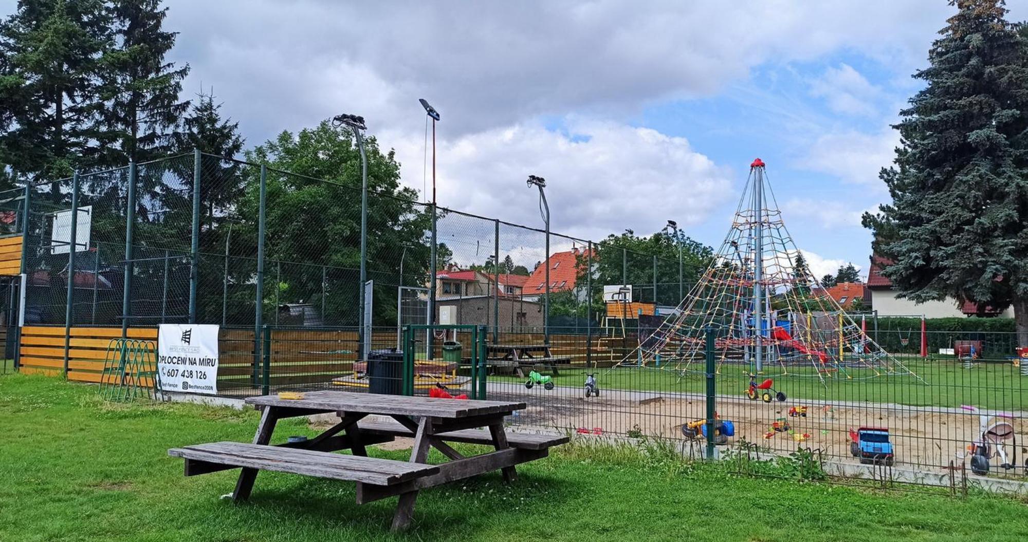 Guest House Kristi Tuchomerice Екстер'єр фото
